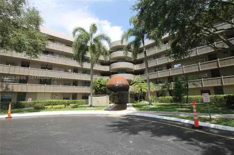 900 Colony Point Cir #216, Pembroke Pines, FL 33026
