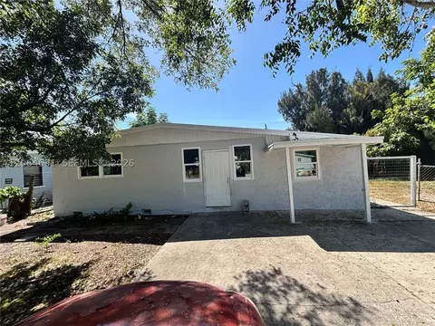 5442 Fourth Ave, Fort Myers, FL 33907
