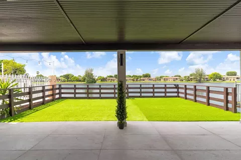 Exterior - 2523 W 65th St, Hialeah, FL 33016 photo 3 of 3
