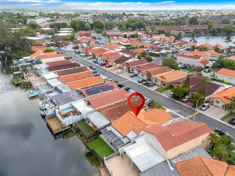 View/Area - 2523 W 65th St, Hialeah, FL 33016 photo 5 of 9
