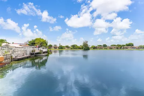 View/Area - 2523 W 65th St, Hialeah, FL 33016 photo 3 of 9
