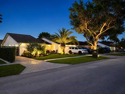 305 SW 134th Ct, Miami, FL 33184