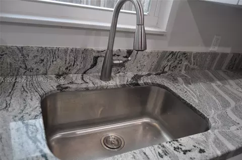 Kitchen - 4035 E 2nd Ave, Hialeah, FL 33013 photo 8 of 8
