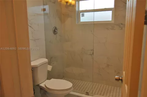 Bath - 4035 E 2nd Ave, Hialeah, FL 33013 photo 2 of 7