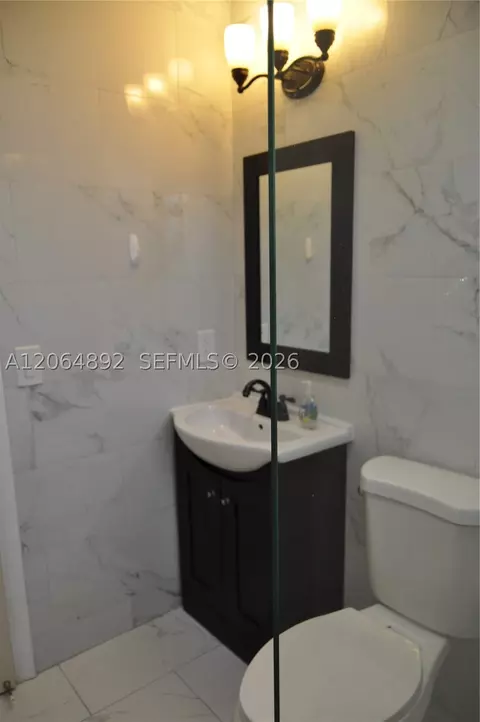 Bath - 4035 E 2nd Ave, Hialeah, FL 33013 photo 3 of 7