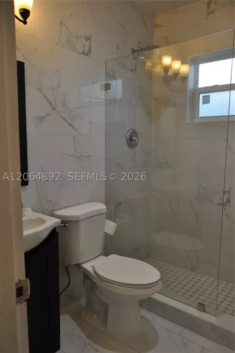 Bath - 4035 E 2nd Ave, Hialeah, FL 33013 photo 1 of 7