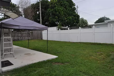 Exterior - 4035 E 2nd Ave, Hialeah, FL 33013 photo 4 of 7