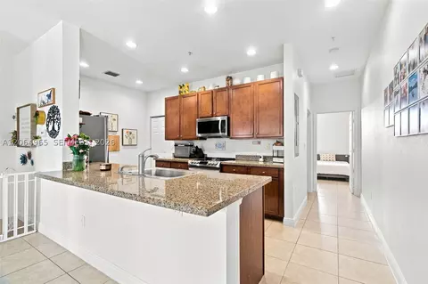 1075 SW 147 Ave #5601, Pembroke Pines, FL 33027