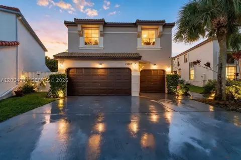 15887 NW 11th St, Pembroke Pines, FL 33028