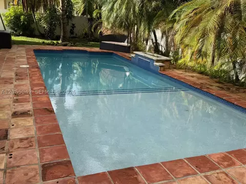 Exterior - 15901 NW 83rd Pl, Miami Lakes, FL 33016 photo 2 of 3