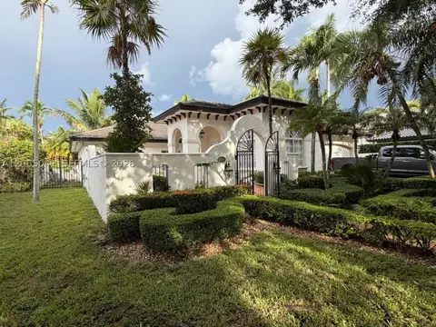 Exterior - 15901 NW 83rd Pl, Miami Lakes, FL 33016 photo 1 of 3