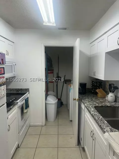 13287 Arbor Pointe Cir #304, Tampa, FL 33617
