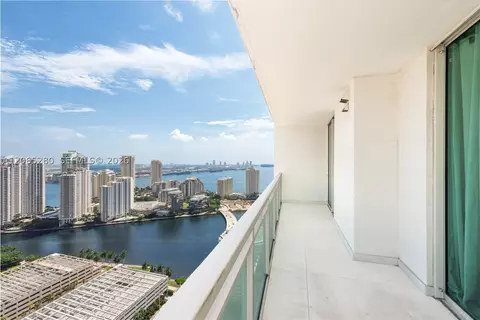 950 Brickell Bay Dr #3904, Miami, FL 33131