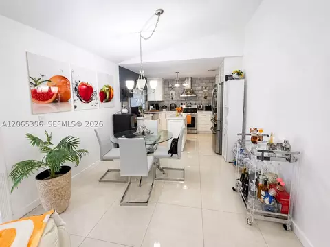 Dining - 19631 NW 57th Pl, Hialeah, FL 33015 photo 1 of 1