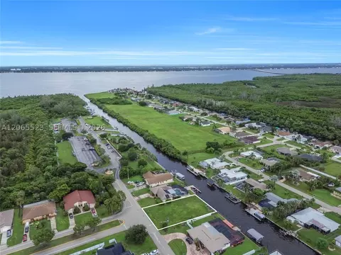2328 SE 15 Ter, Cape Coral, FL 33990