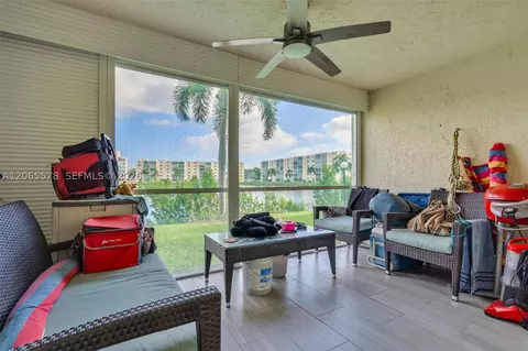 Exterior - 141 SE 3rd Ave #101, Dania Beach, FL 33004 photo 1 of 2