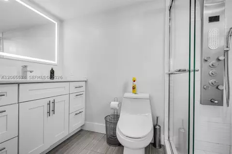 Bath - 141 SE 3rd Ave #101, Dania Beach, FL 33004 photo 2 of 3
