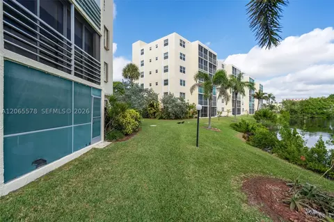 Exterior - 141 SE 3rd Ave #101, Dania Beach, FL 33004 photo 2 of 2