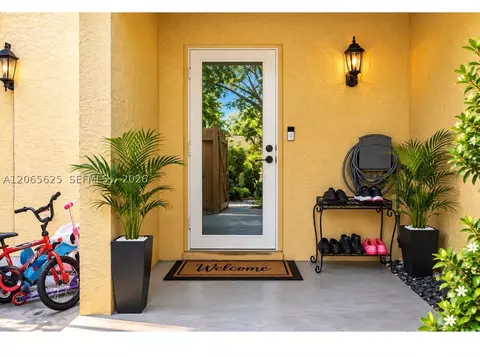 4332 NW 3rd Ter, Pompano Beach, FL 33064