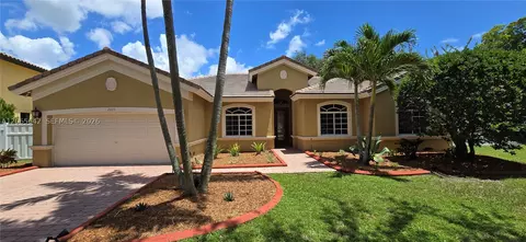 2823 Poinciana Cir, Hollywood, FL 33026