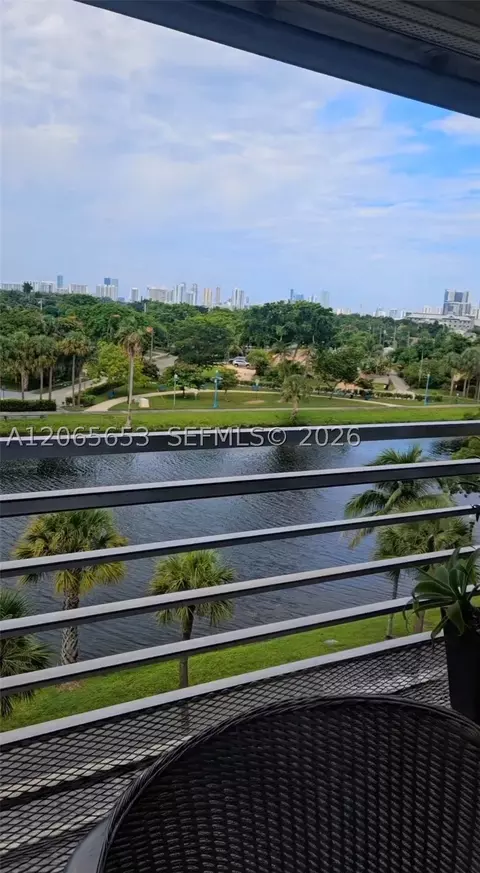 16850 S Glades Dr #5C, North Miami Beach, FL 33162