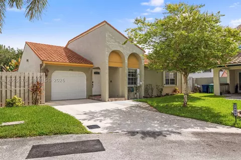 2905 Albatross Dr, Hollywood, FL 33026