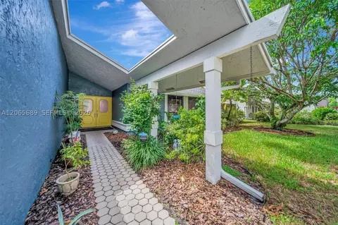620 E Plantation Cir, Plantation, FL 33324