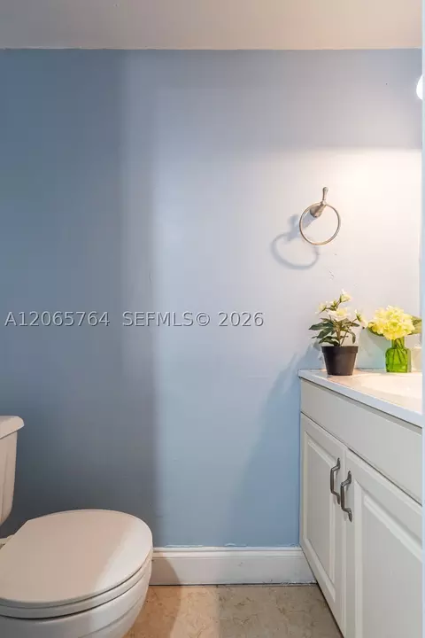Bath - 6231 SW 138th Ct, Miami, FL 33183 photo 1 of 4