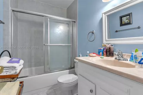 Bath - 6231 SW 138th Ct, Miami, FL 33183 photo 2 of 4