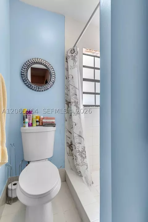 Bath - 6231 SW 138th Ct, Miami, FL 33183 photo 3 of 4