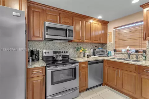 Kitchen - 6231 SW 138th Ct, Miami, FL 33183 photo 1 of 1