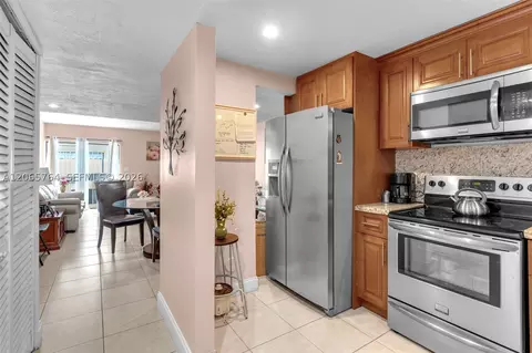 Entry Way - 6231 SW 138th Ct, Miami, FL 33183 photo 1 of 2
