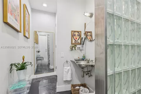 Bath - 16581 NW 84th Ave, Miami Lakes, FL 33016 photo 5 of 6