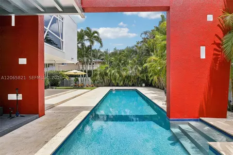 Exterior - 16581 NW 84th Ave, Miami Lakes, FL 33016 photo 8 of 11