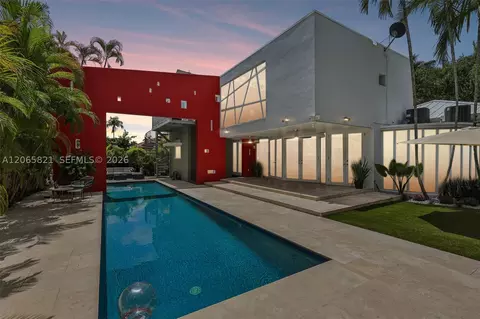 Exterior - 16581 NW 84th Ave, Miami Lakes, FL 33016 photo 11 of 11