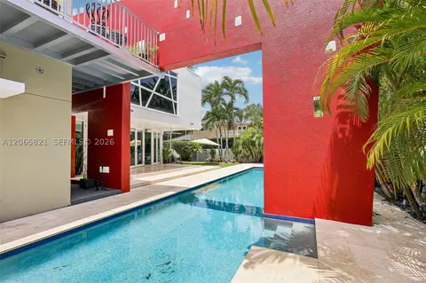 Exterior - 16581 NW 84th Ave, Miami Lakes, FL 33016 photo 7 of 11