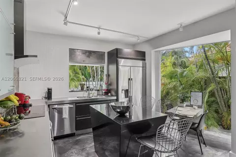 Kitchen - 16581 NW 84th Ave, Miami Lakes, FL 33016 photo 2 of 2
