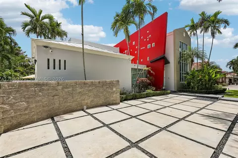 Exterior - 16581 NW 84th Ave, Miami Lakes, FL 33016 photo 3 of 11