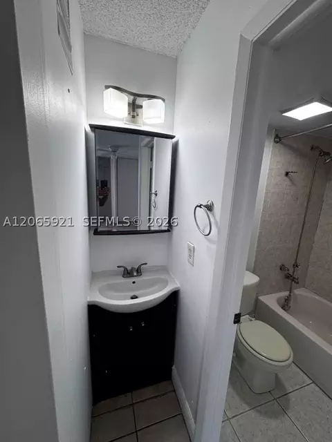 Bath - Undisclosed, Miami, FL 33157 photo 1 of 3