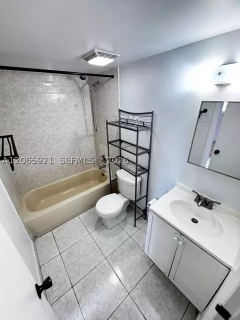 Bath - Undisclosed, Miami, FL 33157 photo 3 of 3