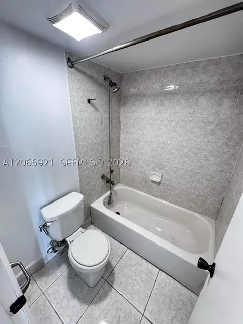 Bath - Undisclosed, Miami, FL 33157 photo 2 of 3