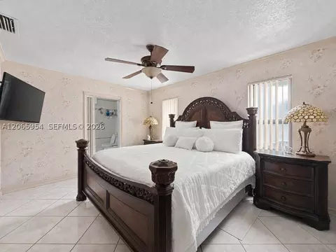 Bedroom - 7961 W 6th Ave, Hialeah, FL 33014 photo 2 of 7