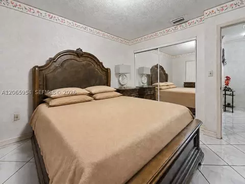 Bedroom - 7961 W 6th Ave, Hialeah, FL 33014 photo 4 of 7