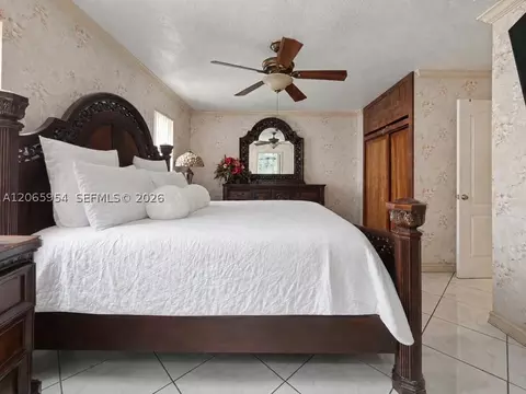 Bedroom - 7961 W 6th Ave, Hialeah, FL 33014 photo 1 of 7