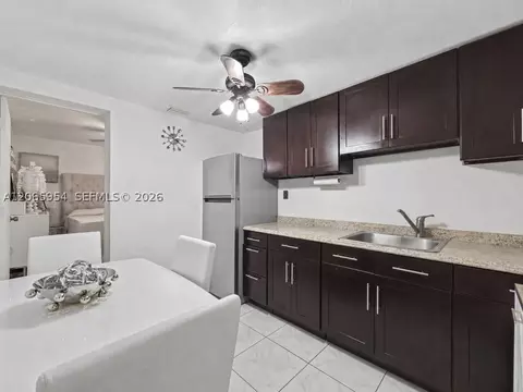 Kitchen - 7961 W 6th Ave, Hialeah, FL 33014 photo 5 of 6