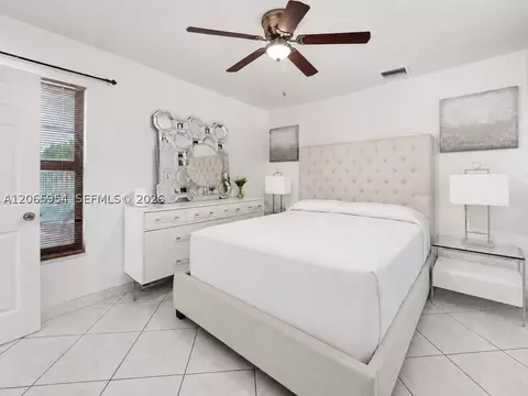 Bedroom - 7961 W 6th Ave, Hialeah, FL 33014 photo 6 of 7