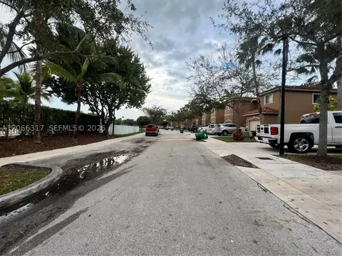 Exterior - 8564 SW 214th Way, Cutler Bay, FL 33189 photo 6 of 8