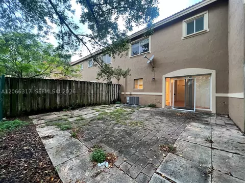 Exterior - 8564 SW 214th Way, Cutler Bay, FL 33189 photo 4 of 8