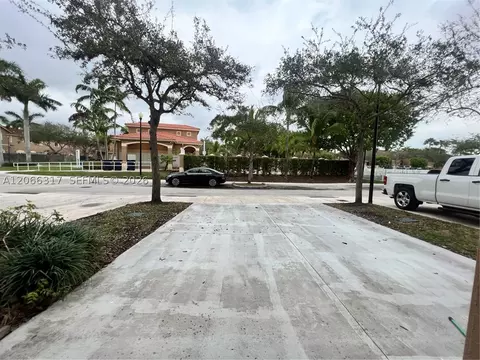 Exterior - 8564 SW 214th Way, Cutler Bay, FL 33189 photo 2 of 8