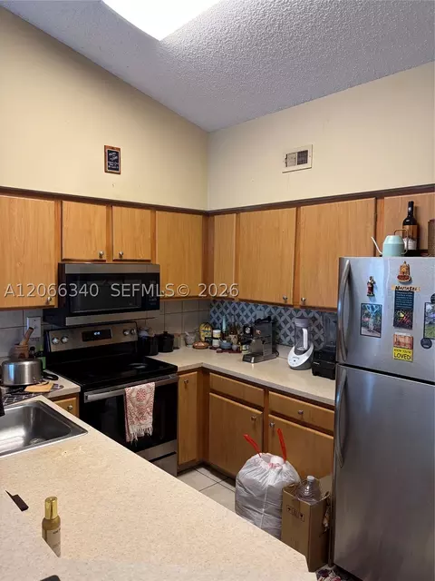 2445 SW 18th Ter #807, Fort Lauderdale, FL 33315
